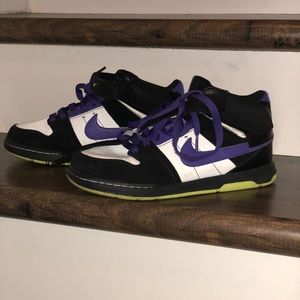 Nike hightop sneakers